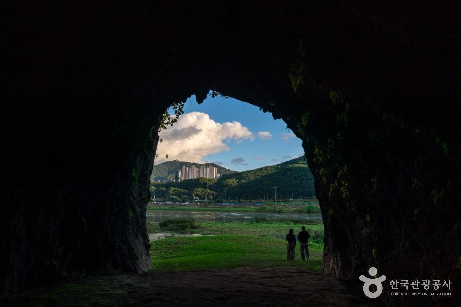 thumbnail-단양 금굴 구석기유적지-4