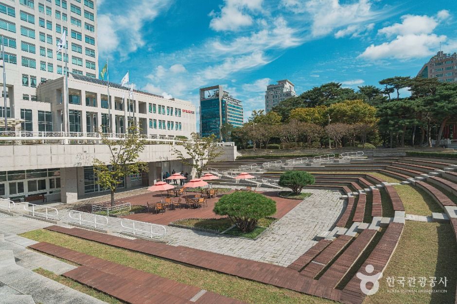 thumbnail-대전광역시청 시민잔디광장-4