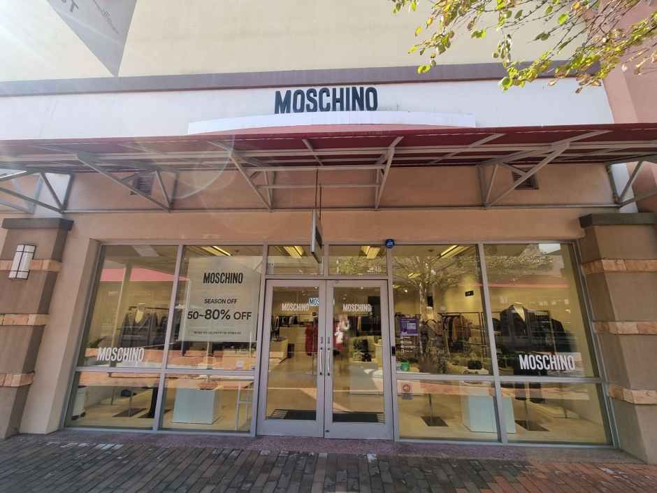Moschino - Shinsegae Simon Premium Outlets Yeoju Branch [Tax Refund Shop](모스키노 신세계사이먼프리미엄아울렛 여주점)