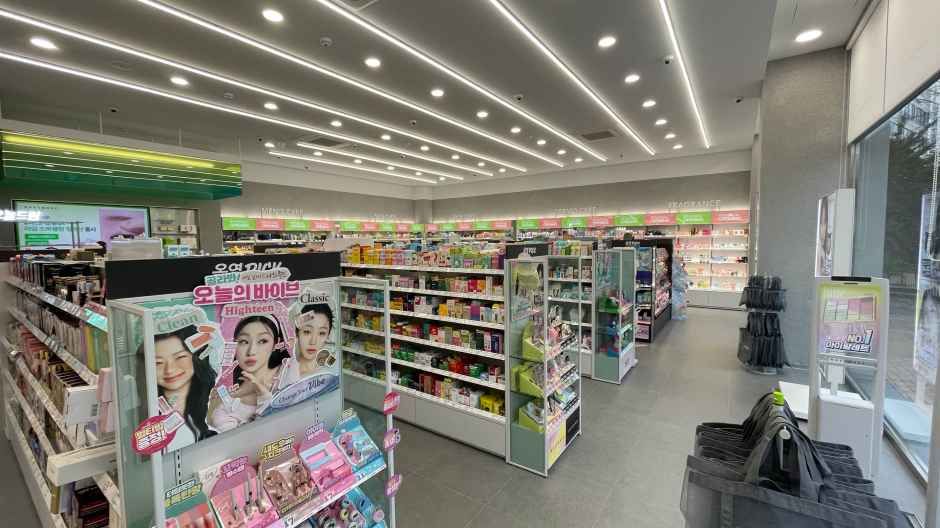 thumbnail-Olive Young Yongin Bora Branch [Tax Refund Shop](올리브영 용인보라점)-1