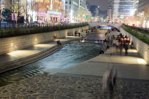 Cheonggyecheon Stream (청계천)