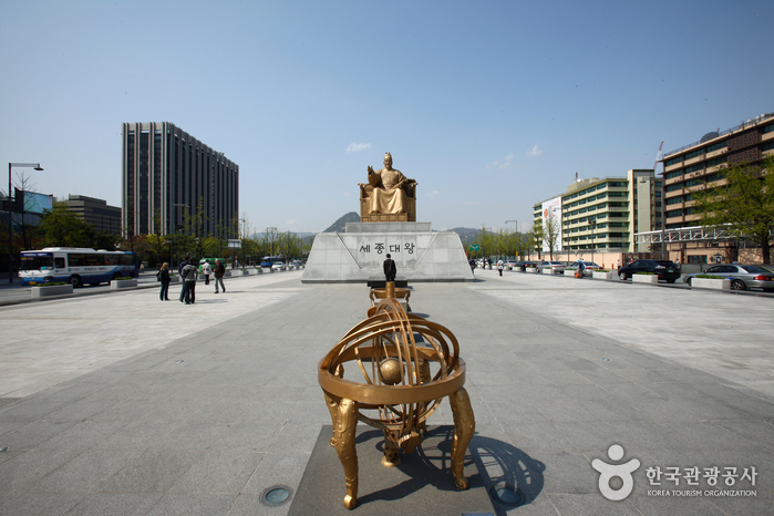 thumbnail-King Sejong Statue (세종대왕 동상)-1