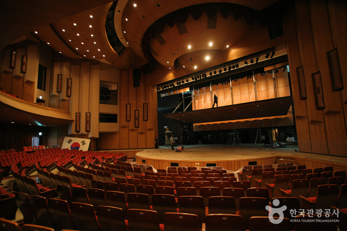 Centro Cultural de Busan (부산문화회관)