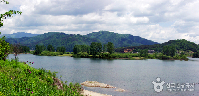 Bungeoseom Island (붕어섬)