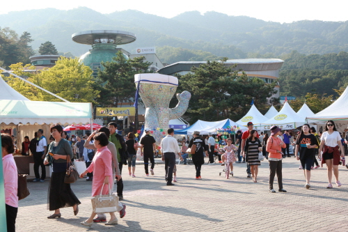 Icheon Ceramic Festival (이천 도자기축제)