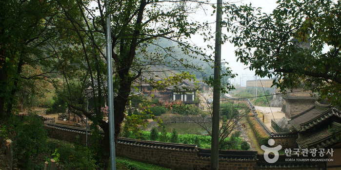 Goseongissi Tapdongpa Jongtaek (Gosoeng Lee Head Family Estate)(법흥동 고성이씨탑동파종택)