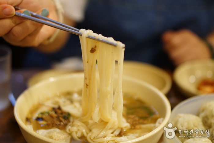 明洞饺子（명동교자）