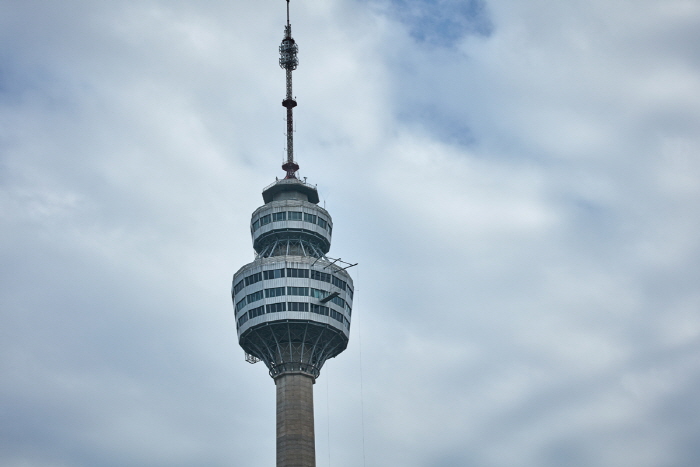 Torre 83 de E-World (이월드 83타워)