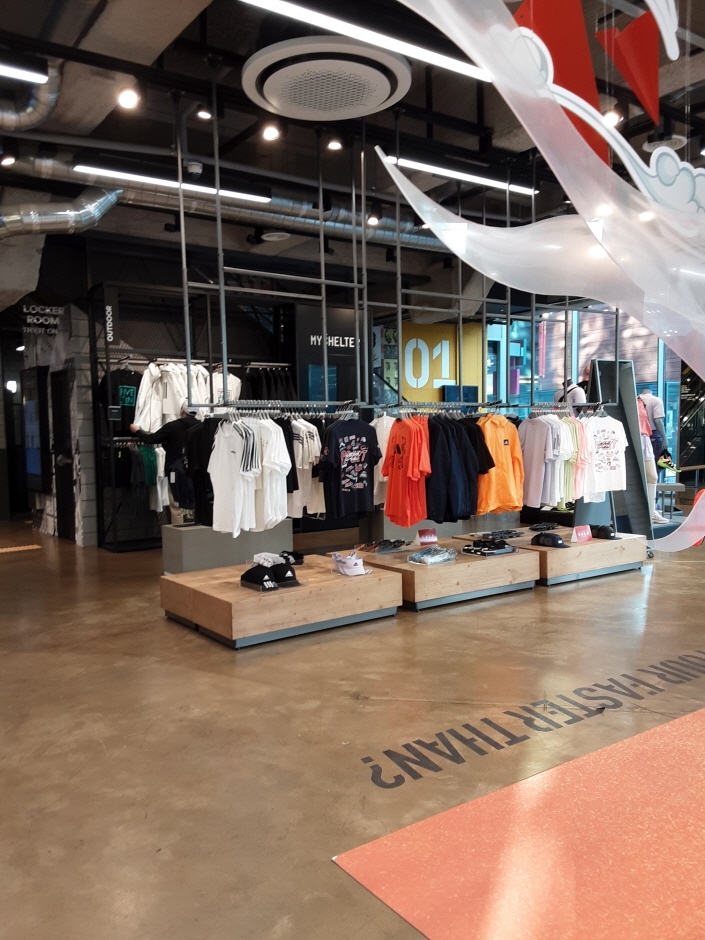 Adidas - Gangnam Brand Center Branch [Tax Refund Shop] (아디다스 강남브랜드센터)