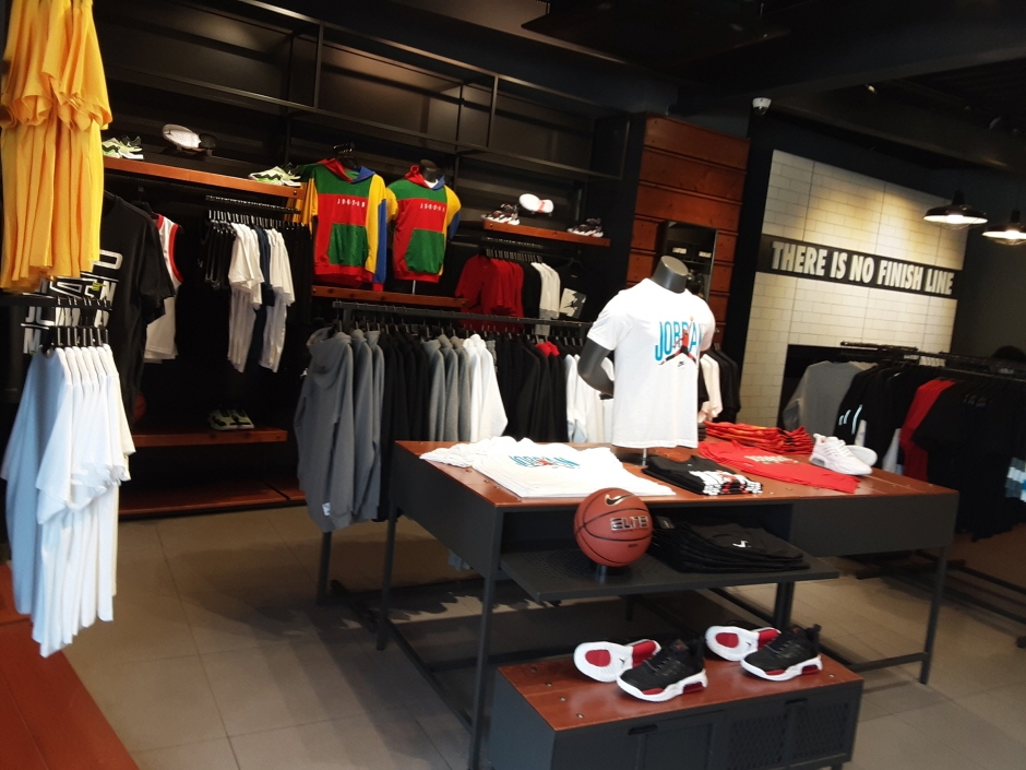 Nike - Gwangbok Branch [Tax Refund Shop] (나이키 광복)
