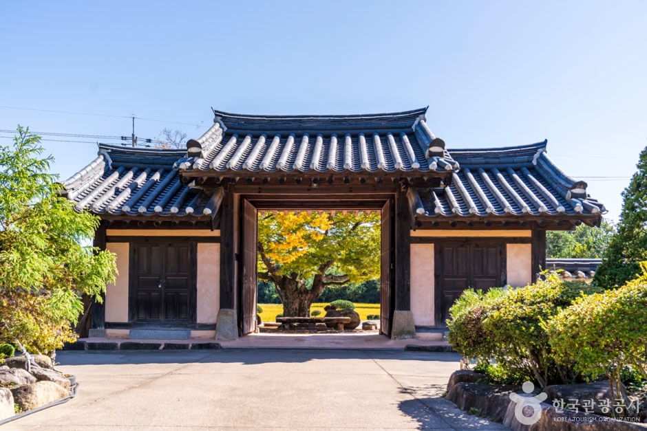 Birth Home of Queen Jeongsun (정순왕후생가)