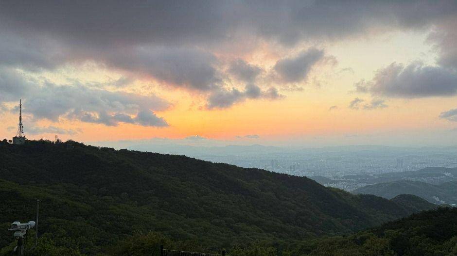 식장산 정상쉼터