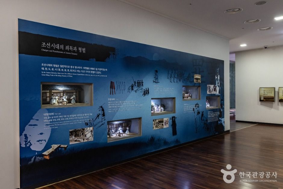 남해유배문학관