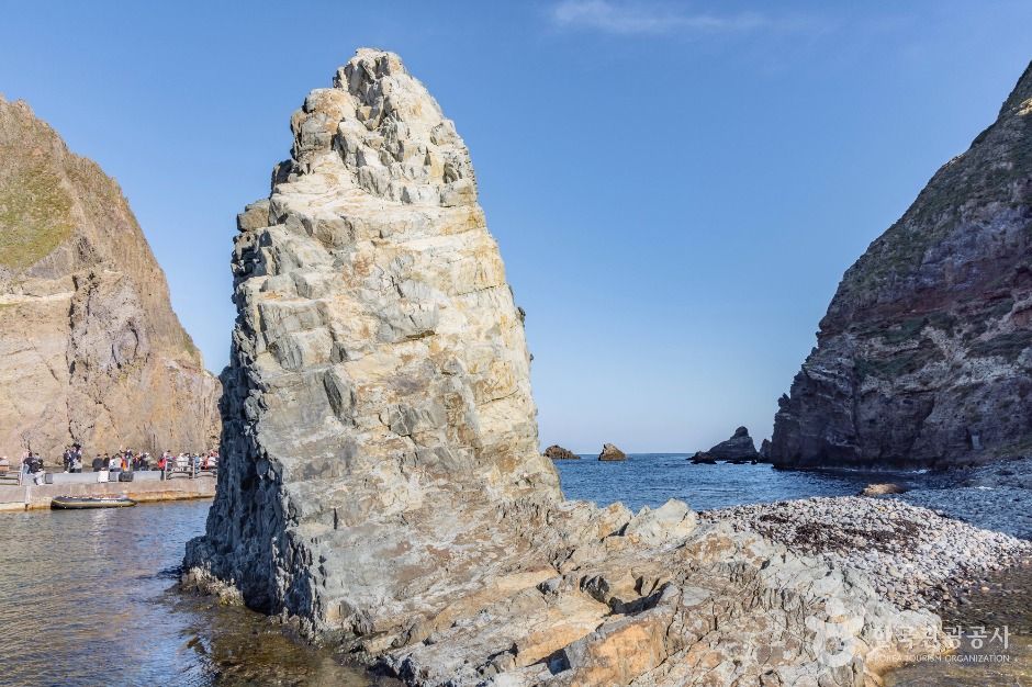 thumbnail-숫돌바위 (울릉도, 독도 국가지질공원)-1