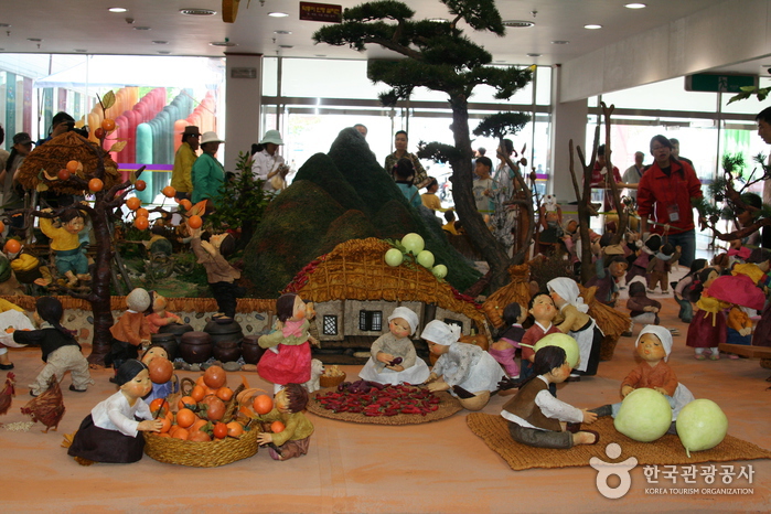 Jeonju Hanji Culture Festival (전주 한지문화축제)
