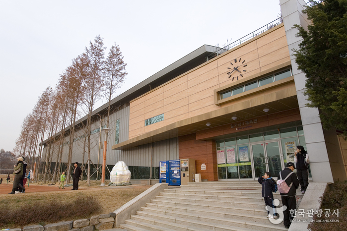 Iljasan Mountain Natural Park (일자산자연공원)