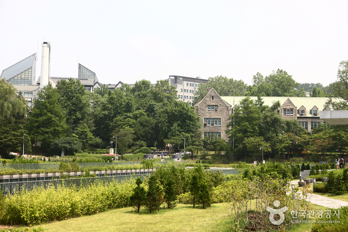 Ewha Womans University (이화여자대학교)