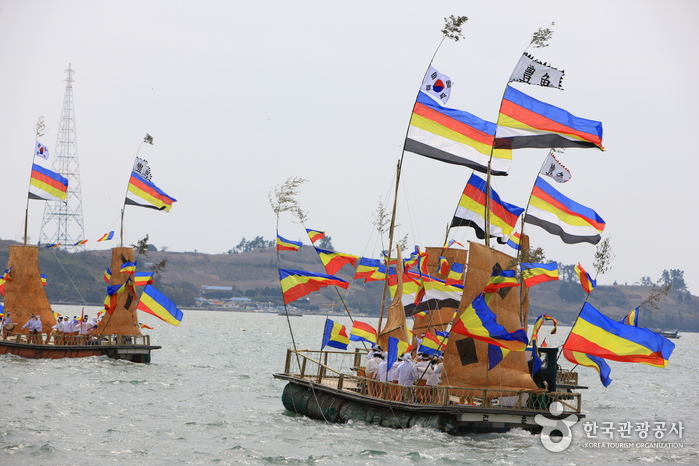 Jindo Miracle Sea Festival (진도 신비의바닷길축제)