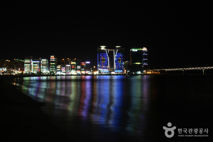 Gwangalli Beach (광안리해수욕장)