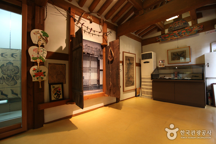 thumbnail-Gahoe Museum (가회민화박물관)-6