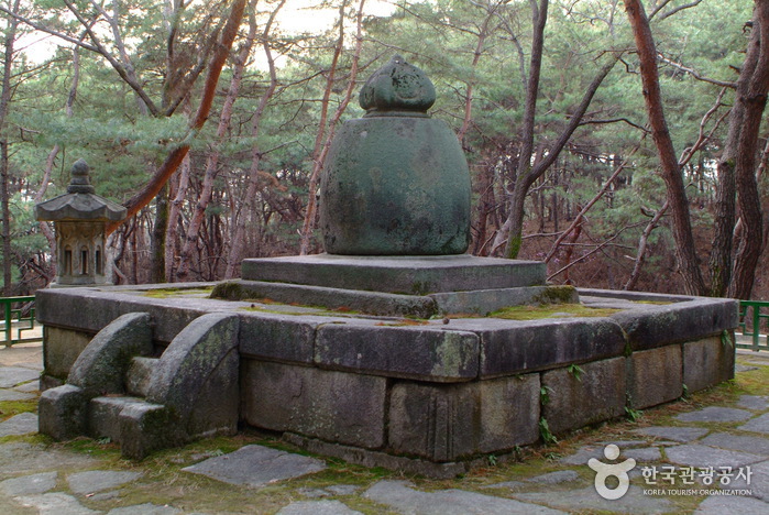 Silleuksa Temple (신륵사)