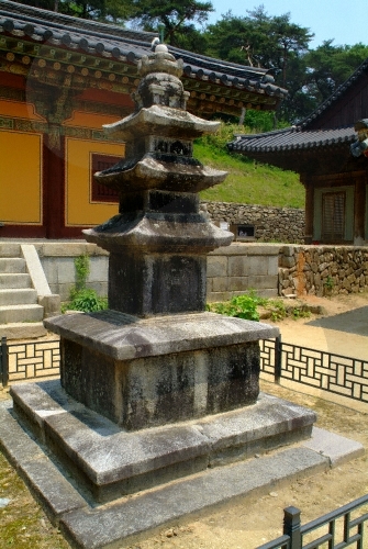 Bongjeongsa Temple (봉정사)