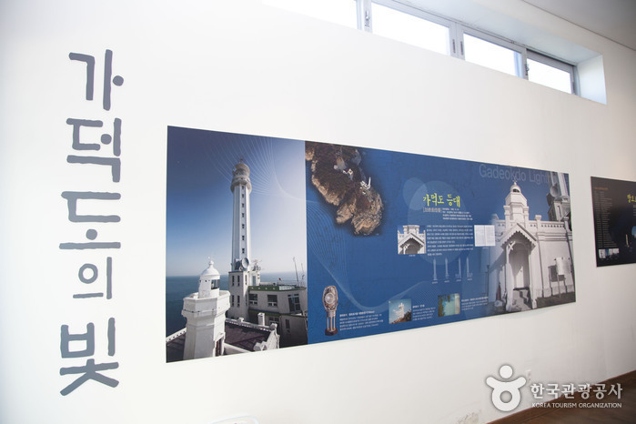 Gadeokdo Lighthouse (가덕도 등대)