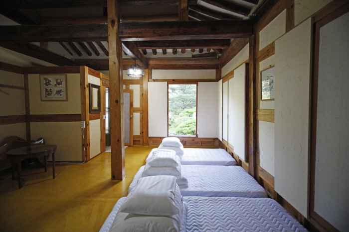VIP room and southern garden scenery of the Korean traditional housing