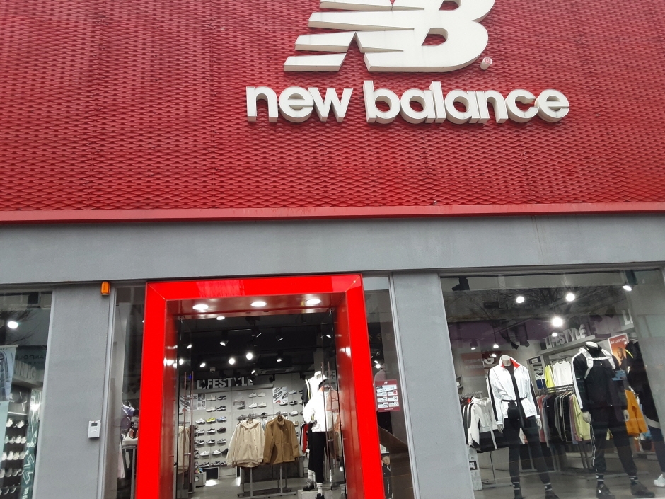 New Balance - Sinjeju Branch [Tax Refund Shop] (뉴발란스 신제주)