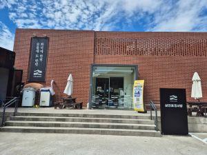 삼천포정서방 입구
