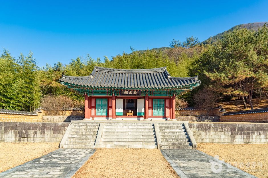 운강이강년기념관