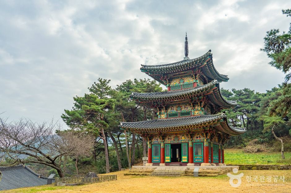 나주 철천리 마애칠불상과 석조여래입상