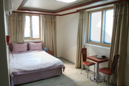 Daemyeong Tourist Hotel (대명관광호텔)