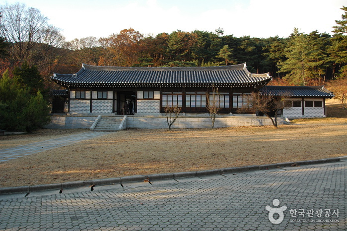 Hyeonchungsa Shrine (현충사)