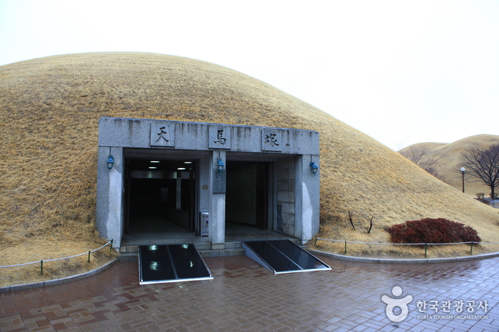 Daereungwon Tomb Complex (Cheonmachong Tomb) (대릉원(천마총))