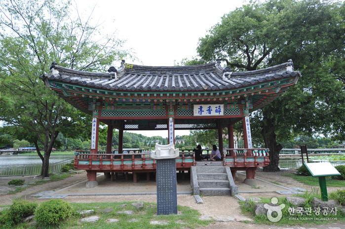 Parc Deokjin (덕진공원)