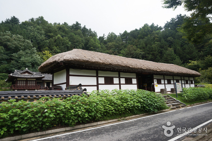 Seocheon Hansan Mosi Museum (서천한산모시관)