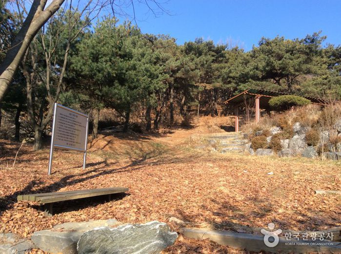 Memorial to the Loyal Dead (호국충혼위령비)