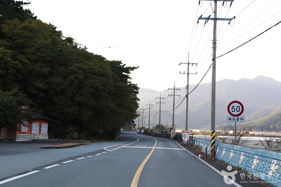 Changpo Coastal Road (창포 해안길)