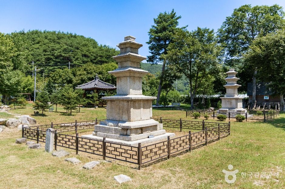 thumbnail-봉화 서동리 동·서 삼층석탑-4