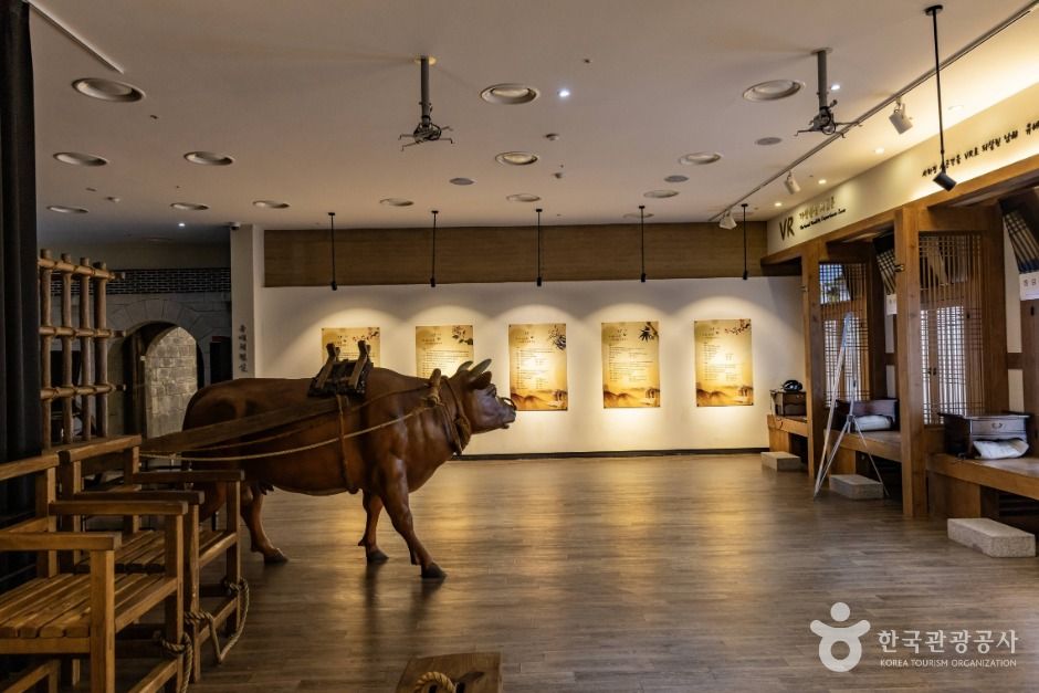 남해유배문학관