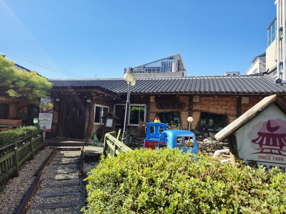 thumbnail-The Little Cottage by the Railroad Tracks - Jeonju Ajung-ri Main Branch (기찻길옆오막살이 전주아중리본점)-1