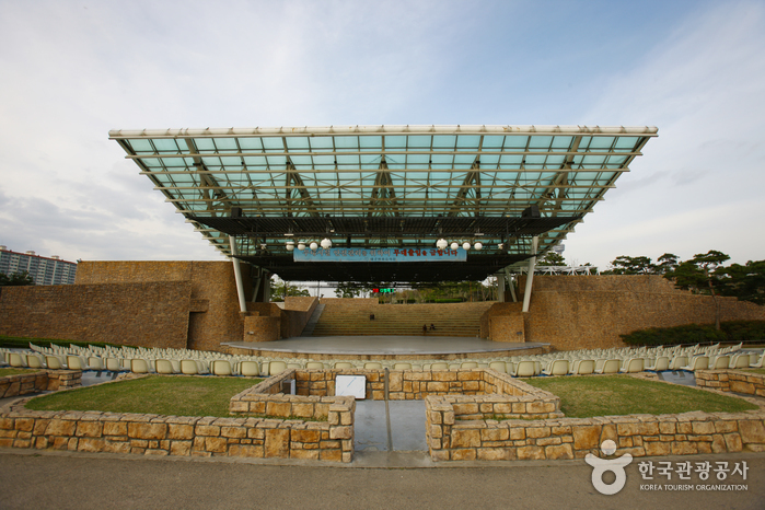 Escenario Musical al Aire Libre Kolon de Daegu (대구 코오롱 야외음악당)