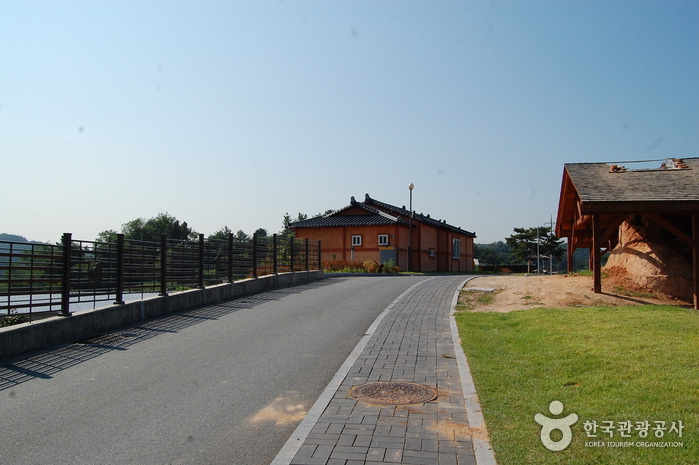 Oegosan Onggi Village (외고산옹기마을) 