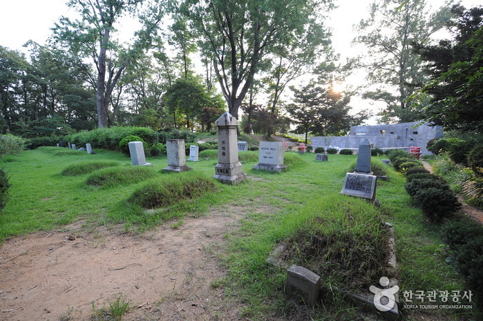楊林洞宣教士墓地(양림동 선교사 묘지)