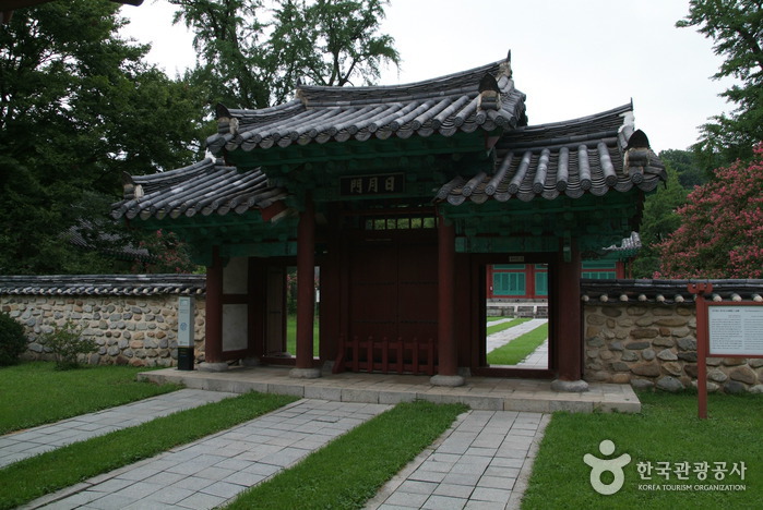Jeonjuhyanggyo Confucian School (전주향교)