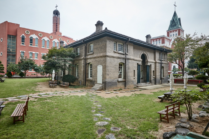 Owen Memorial Hall (오웬기념각)