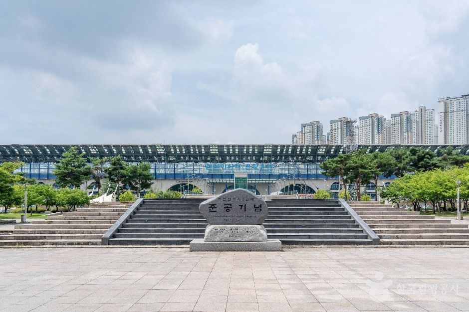 천안아산역 동광장