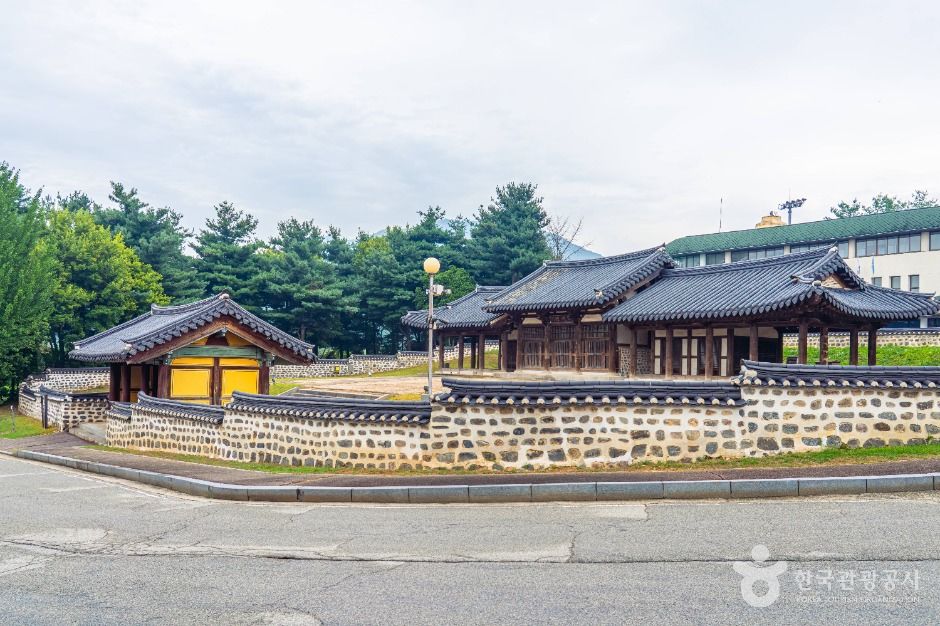 안성 객사 정청