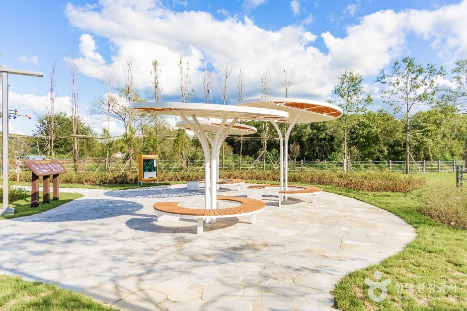 thumbnail-예당호중앙생태공원-2